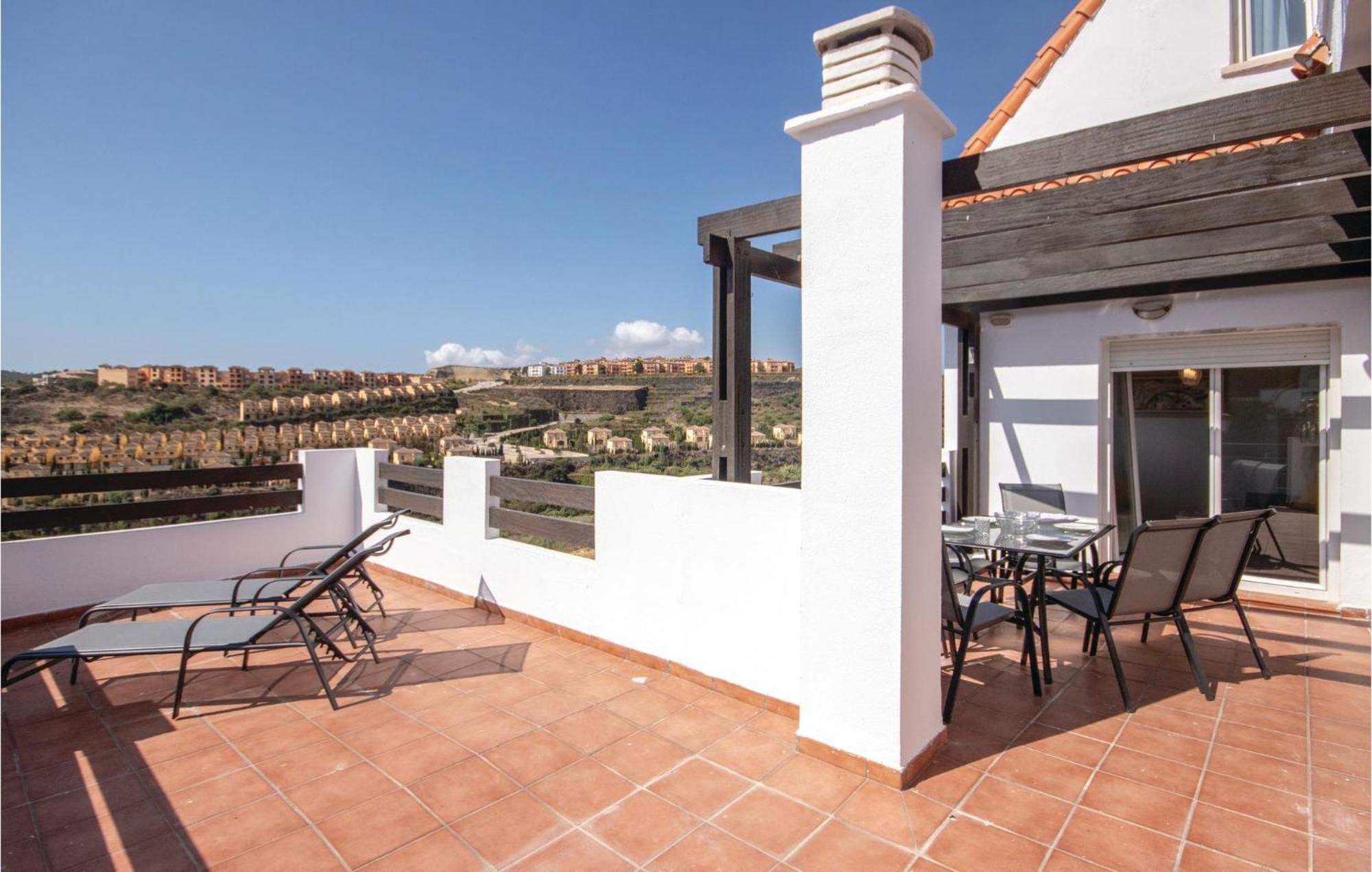 3 Bedroom Amazing Apartment In La Duquesa Castillo de Sabinillas Zewnętrze zdjęcie