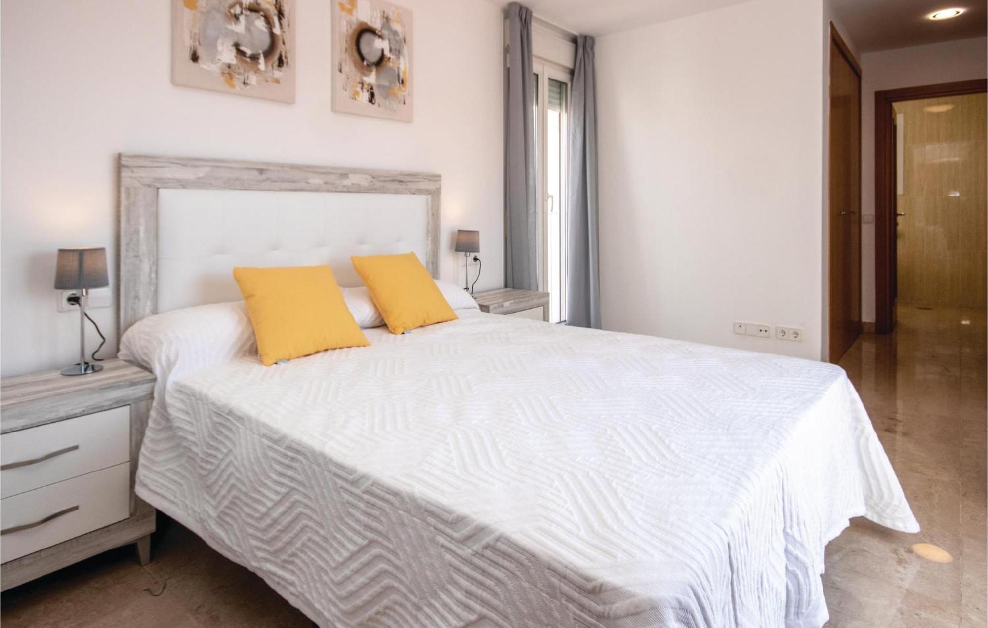 3 Bedroom Amazing Apartment In La Duquesa Castillo de Sabinillas Zewnętrze zdjęcie