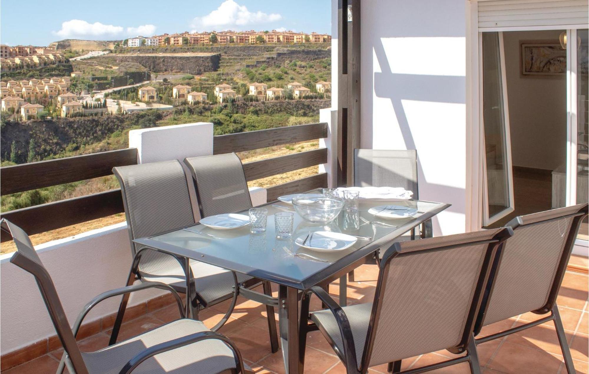 3 Bedroom Amazing Apartment In La Duquesa Castillo de Sabinillas Zewnętrze zdjęcie