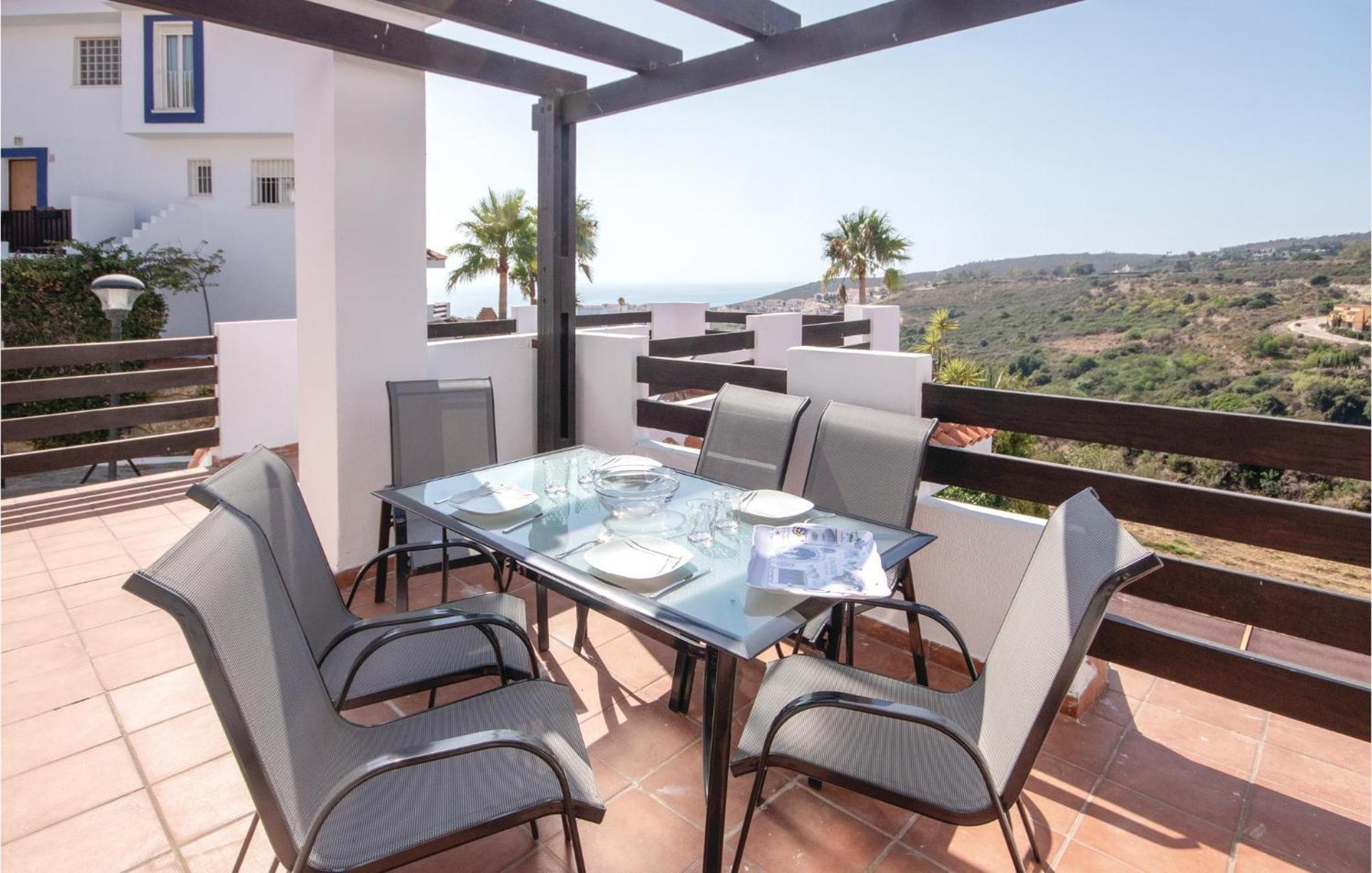 3 Bedroom Amazing Apartment In La Duquesa Castillo de Sabinillas Zewnętrze zdjęcie